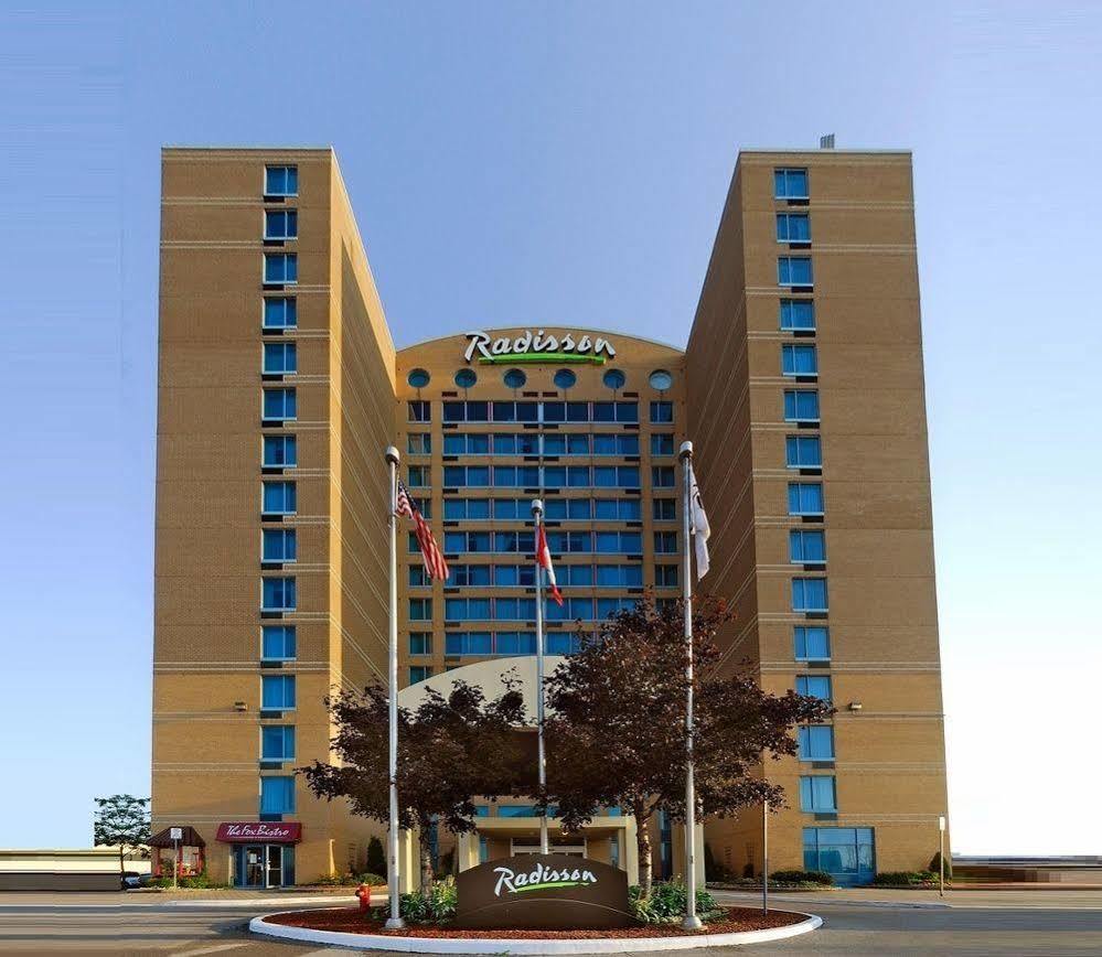 Radisson Suites Hotel Toronto Airport Екстериор снимка