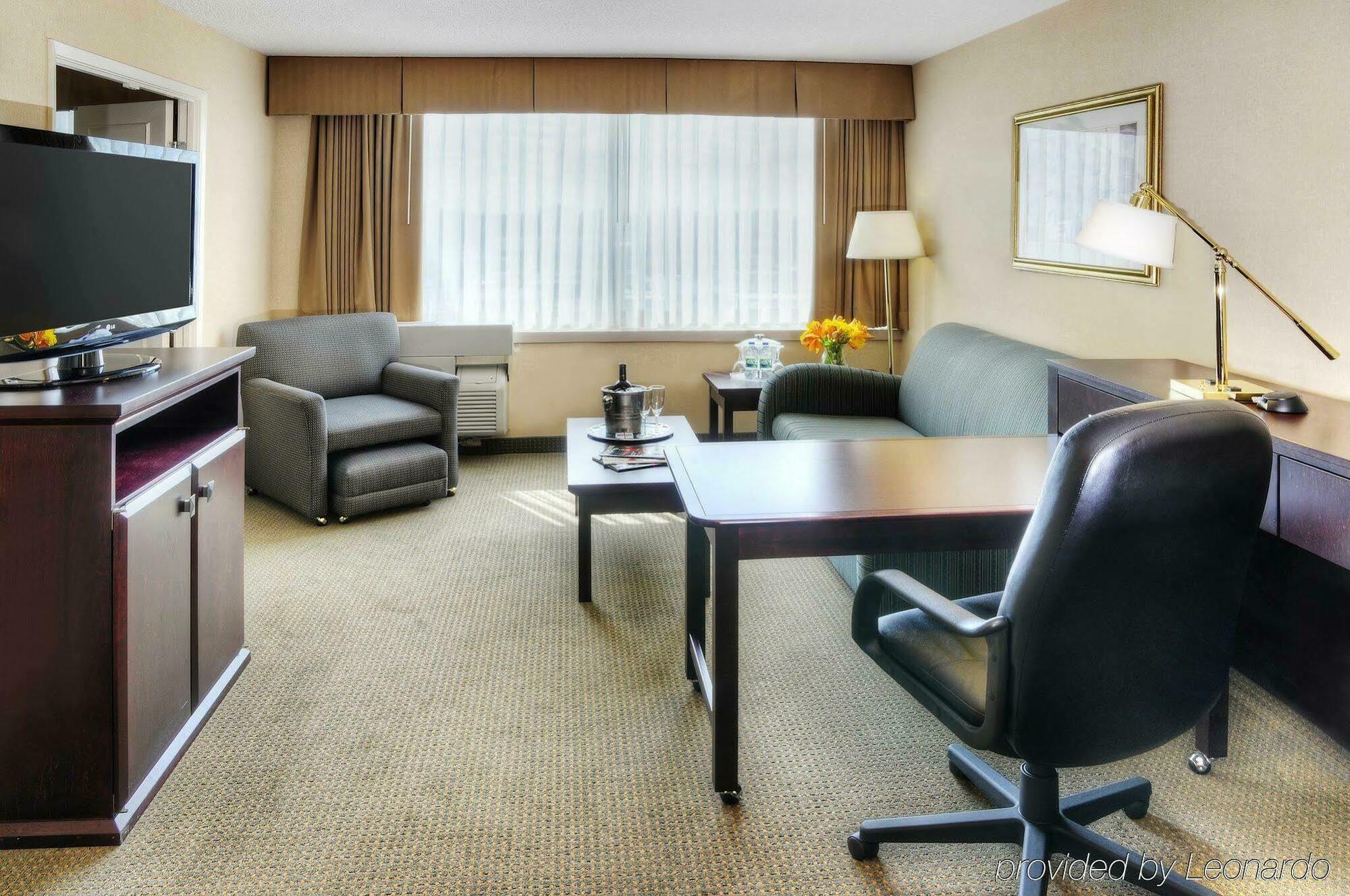 Radisson Suites Hotel Toronto Airport Екстериор снимка